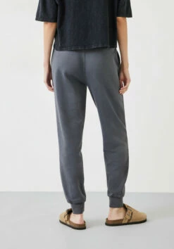 Theia Slim Joggers -TrendyLuxe Store 000766 1669 03