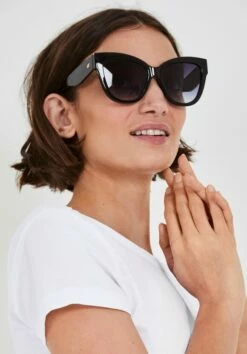 Le Specs Le Vacanze Sunglasses 14 Le Specs Le Vacanze Sunglasses -TrendyLuxe Store 002838 2809 02