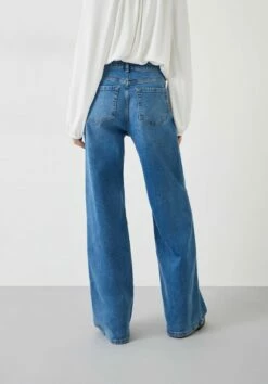 Rowan Flared Jeans -TrendyLuxe Store 007107 2797 03