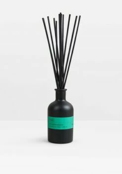 Anna & Nina Daisy Candles Set Of Two 19 Anna & Nina Daisy Candles Set Of Two -TrendyLuxe Store 007370 0003 07 2