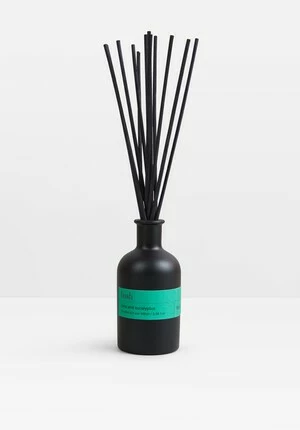 Anna & Nina Daisy Candles Set Of Two 9 Anna & Nina Daisy Candles Set Of Two - Image 7