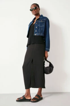 Ciara Cropped Denim Jacket -TrendyLuxe Store 008919 2908 02