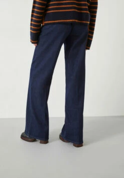 Viola Clean Jeans 14 Viola Clean Jeans -TrendyLuxe Store 009285 2865 03