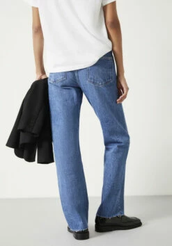 Laurie Straight Leg Jeans -TrendyLuxe Store 009445 2825 03