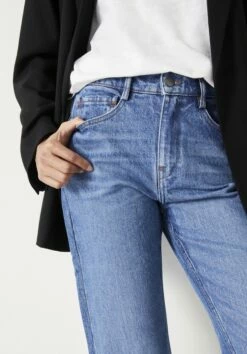 Laurie Straight Leg Jeans -TrendyLuxe Store 009445 2825 04