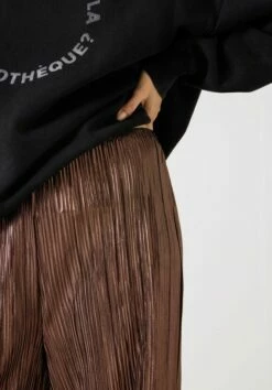 Reva Pleated Wide-Leg Trousers 12 Reva Pleated Wide-Leg Trousers -TrendyLuxe Store 009757 4457 04