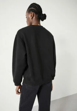 Simran Star Texture Sweatshirt -TrendyLuxe Store 009824 0456 03