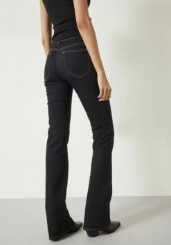 Lorna Bootcut Jeans -TrendyLuxe Store 009827 4519 03
