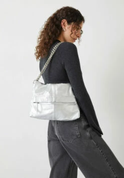 Perrie Chain Leather Crossbody Bag -TrendyLuxe Store 009858 4444 02